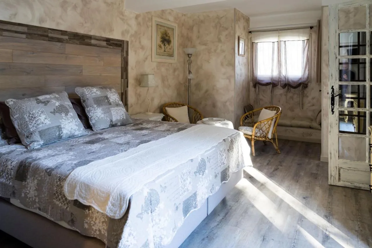 Bed and Breakfast Hotes'Antic Provence Lorgues Bed & Breakfast